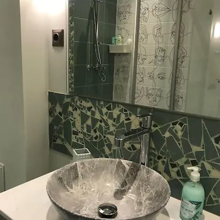 Artsy Flat